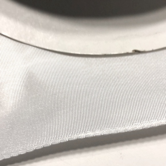 WHITE MOIER’ 2 1/2” WIDE RIBBON  APPROX 50 YARDS 100% NYLON WIRED - Picture 2 of 3